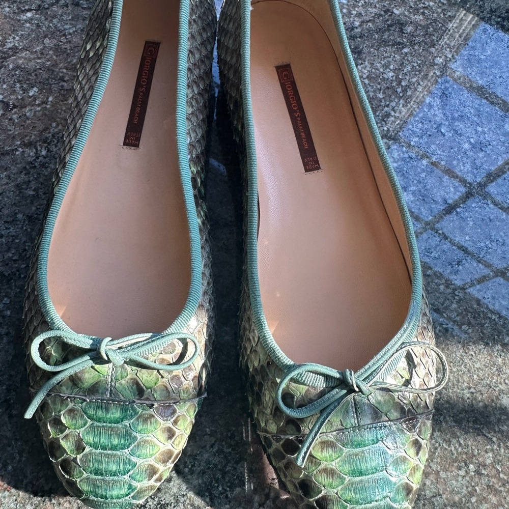 Georgios of PB -  Green Snakeskin Flats in excellent condition